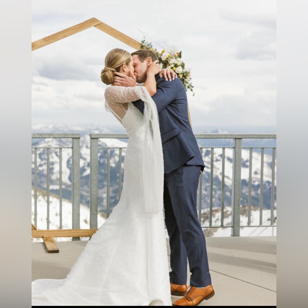 Lotus Threads PEARL CAPE | 86342 Wedding - Picture 3 of 4